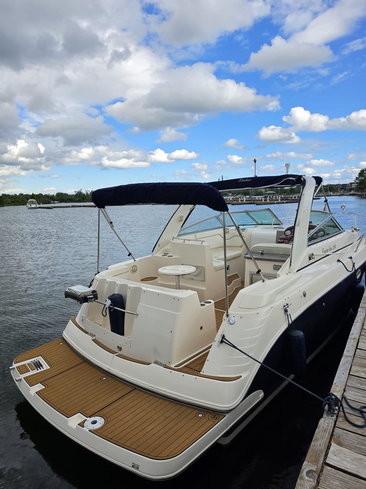 The Sun Deck — 13 guest yacht in Toronto